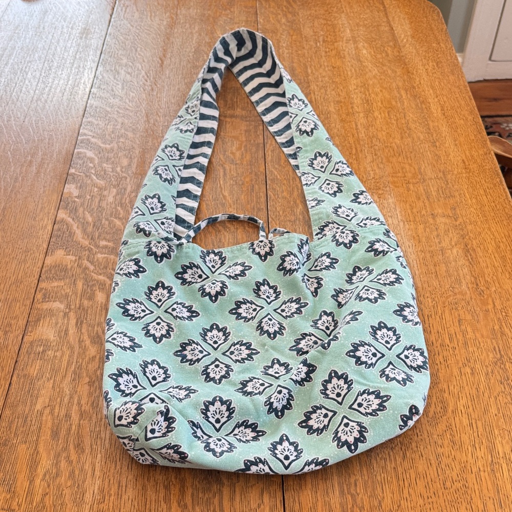 Patterned Women's Reversible Shoulder Bag